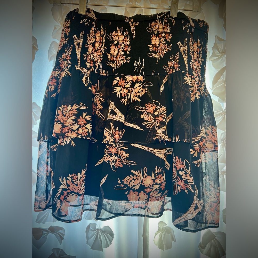 Karl Lagerfeld miniskirt, size M, black and pink Paris print